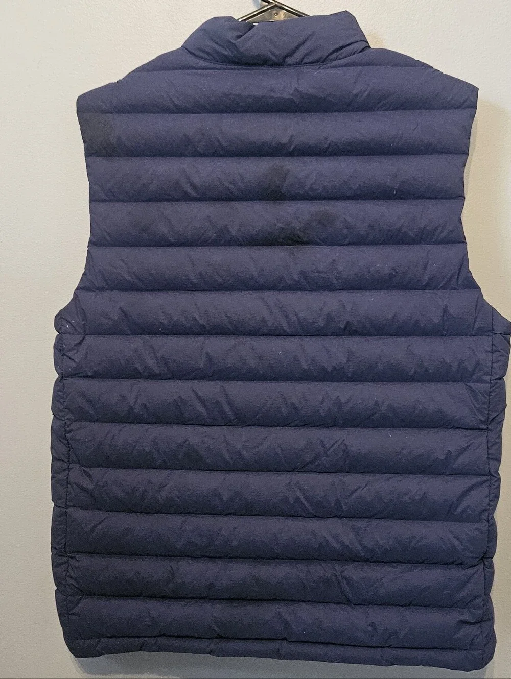 Vuori Steadfast Insulated Full Zip puffer Vest Size Medium M Blue Stained